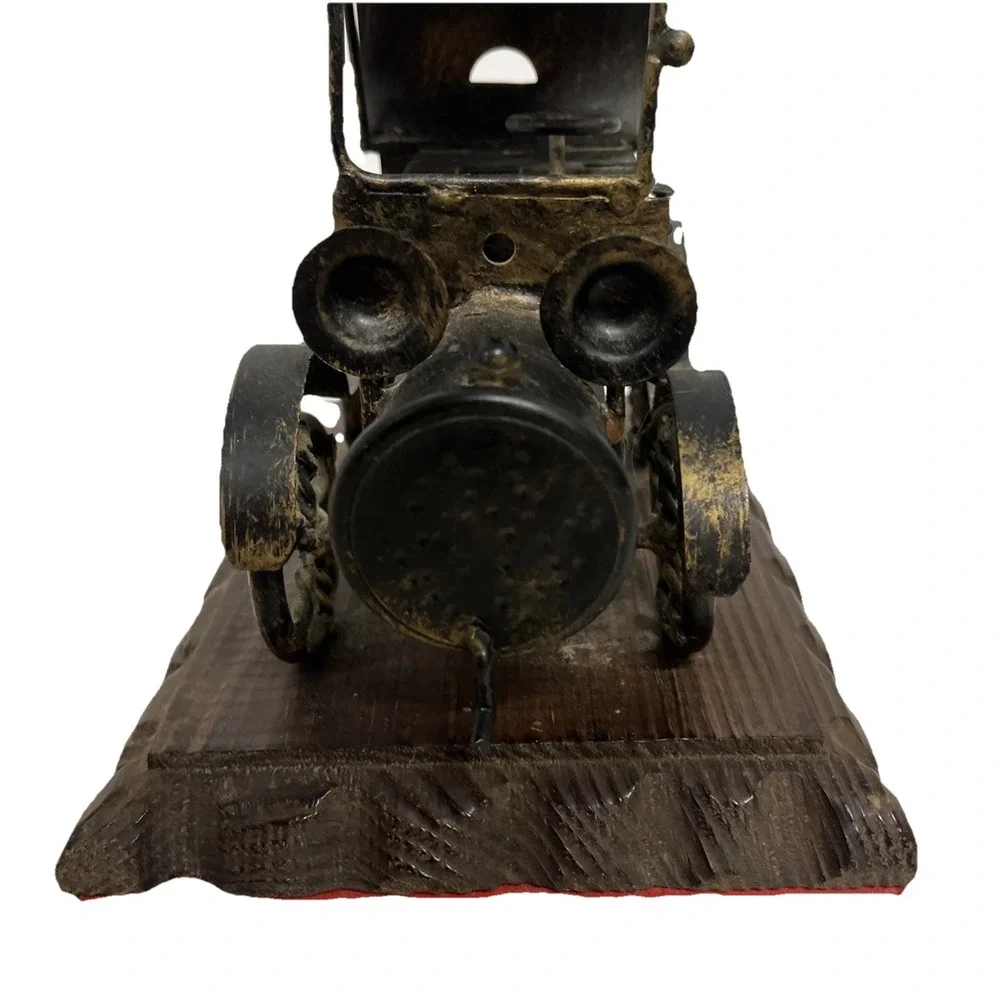 VINTAGE METAL CAST IRON MODEL T FORD WITH CRANK ON WOOD PLAQUE DISPLAY